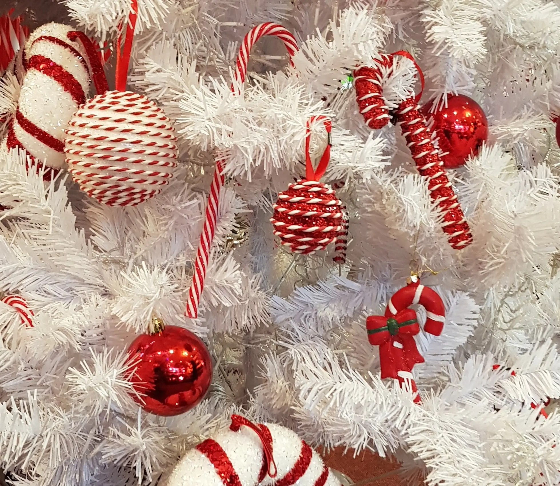 Candy Cane Themed Christmas Tree Decorations