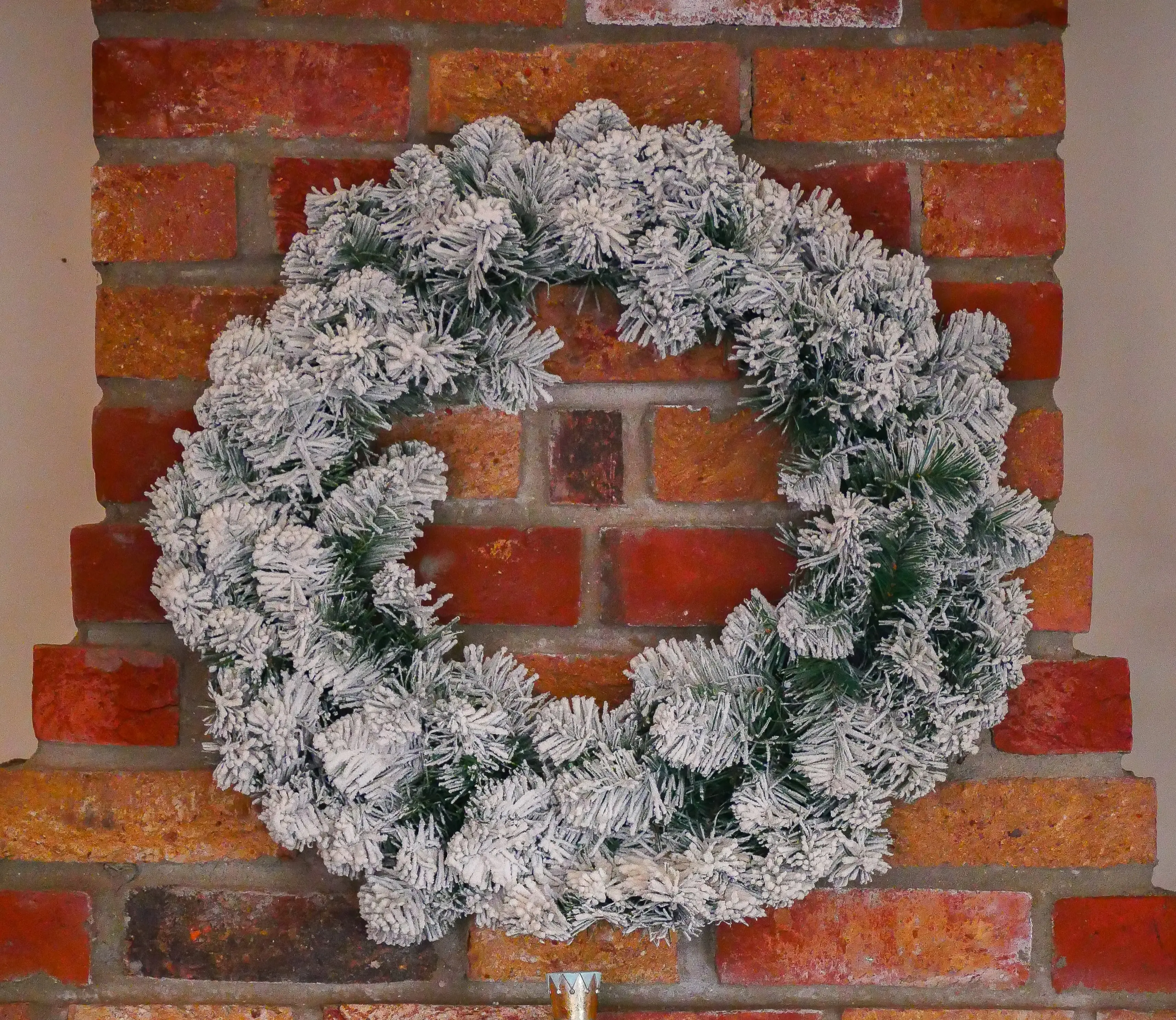 National Tree Co Snowy Christmas Wreath